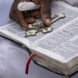 Les Américains ont essayé d'envoyer des bibles vers la Corée du Nord (archives). KEYSTONE/AP/BEN CURTIS